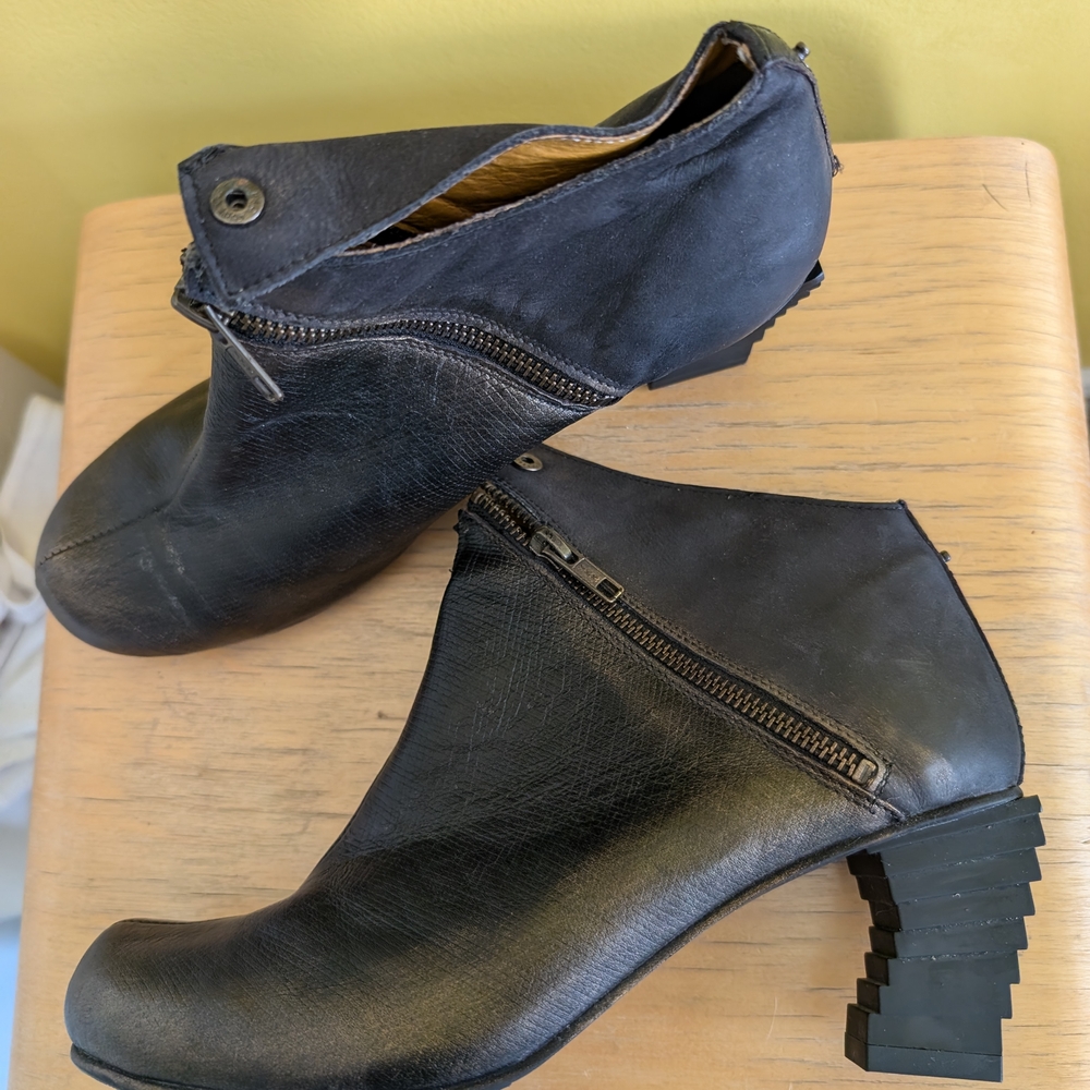 Sleek Black Ankle Booties with Unique Heel - Picture 3 of 4